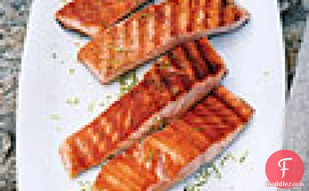 लाइम बटर सॉस के साथ ग्रिल्ड सैल्मन