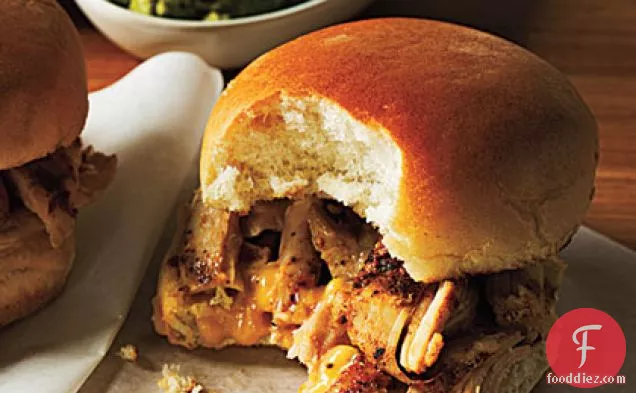 Grilled Chicken Sliders and Apricot Chutney Spread