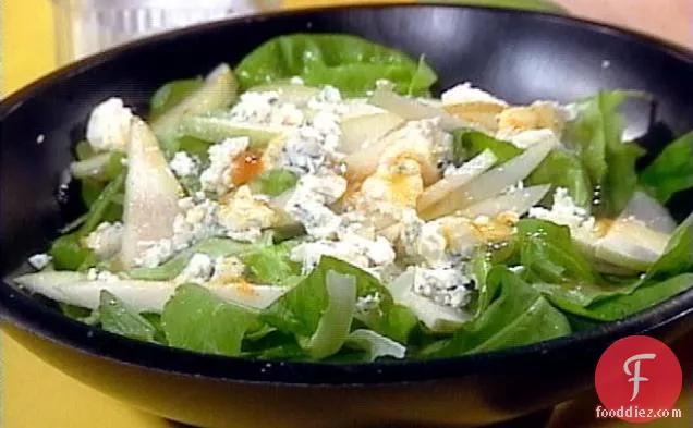 Arugula Salad with Pear, Blue Cheese and Apricot Vinaigrette