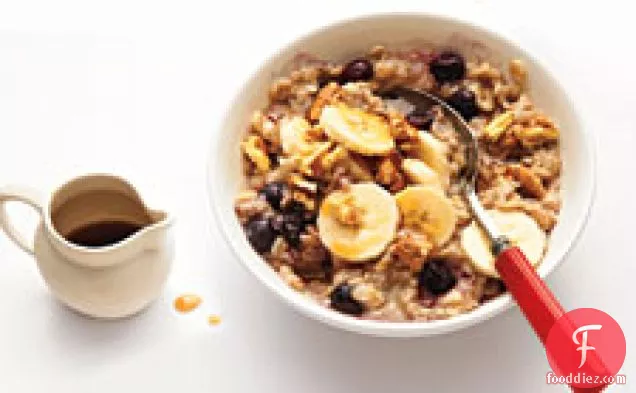 Oatmeal With Blueberries, Walnuts, And Bananas