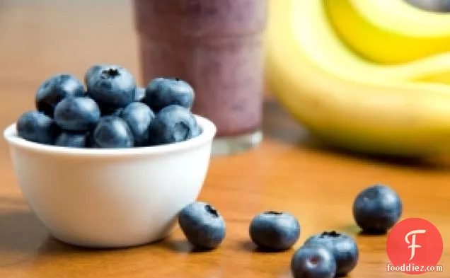 The Kitchen Diva's Banana, Blueberry & Buttermilk Smoothie