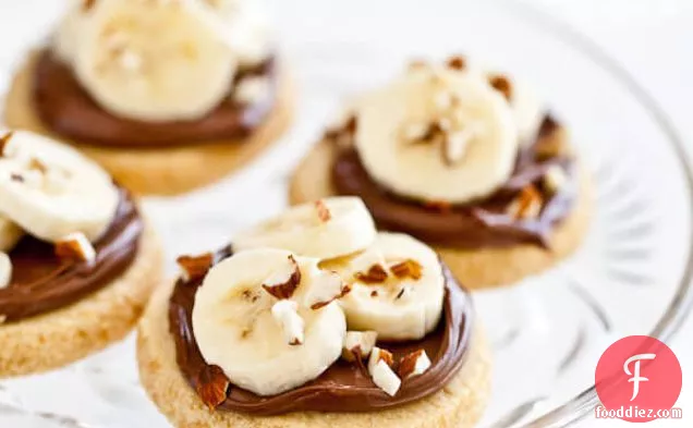 Shortbread Cookies With Nutella, Bananas And Almonds