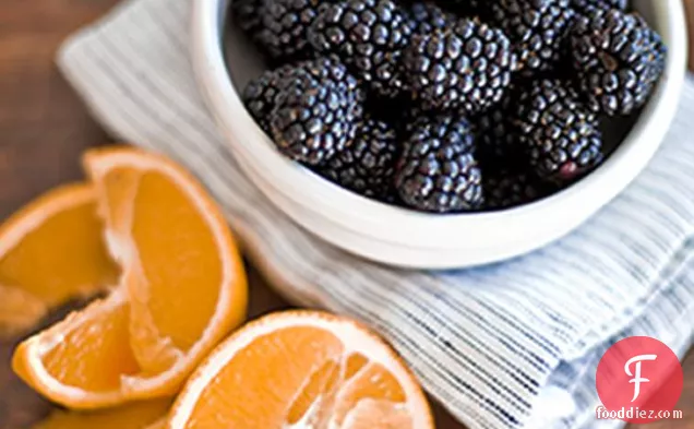 ऑरेंज जेस्ट के साथ ब्लैकबेरी स्कोन (लस मुक्त)