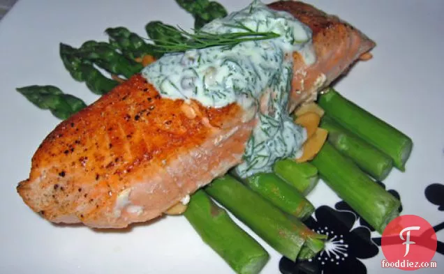 Pan Seared Salmon With Dill Sour Cream Sauce