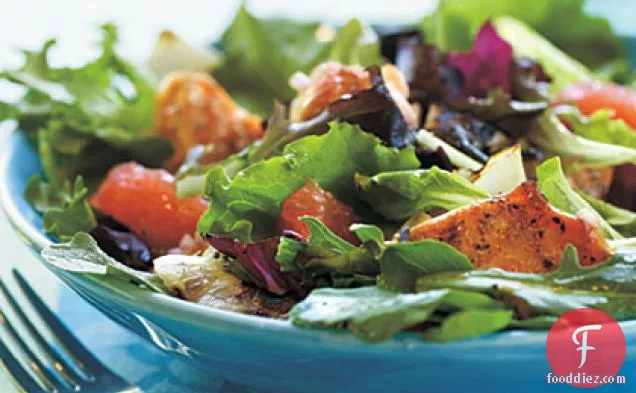 ब्लड ऑरेंज विनैग्रेट के साथ ग्रिल्ड सैल्मन और ग्रेपफ्रूट सलाद