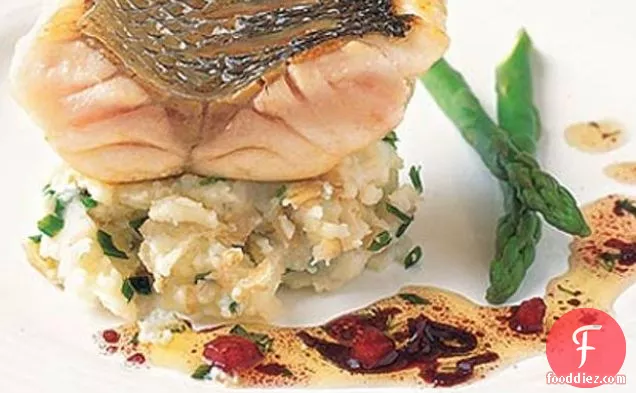 ग्रील्ड समुद्री बास, कुचल जर्सी रॉयल्स और सॉस विर्ज