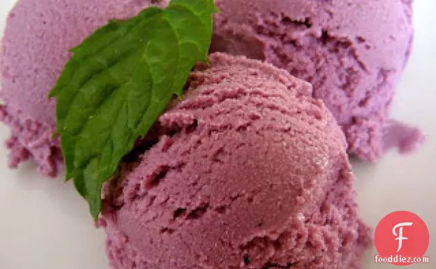 ब्लूबेरी लैवेंडर आइसक्रीम