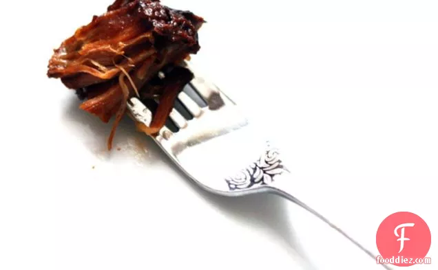 ब्लूबेरी-बाल्समिक धीमी कुकर पोर्क पसलियों