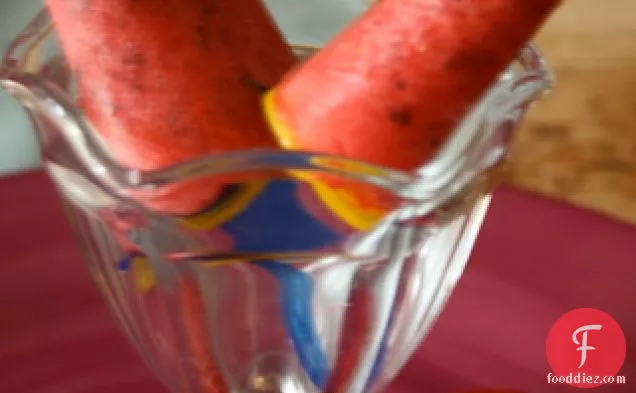 घर का बना स्ट्रॉबेरी-ब्लूबेरी पॉप्सिकल्स