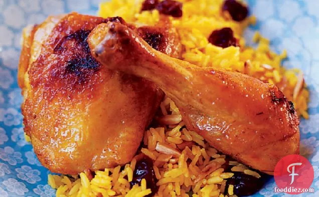 सूखे चेरी-केसर चावल के साथ फारसी भुना हुआ चिकन