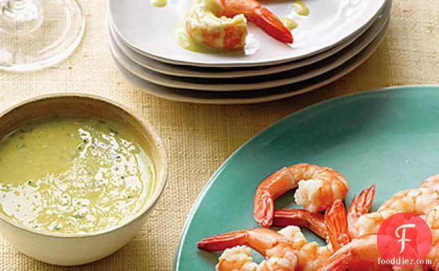 मेयर लेमन जिंजर सॉस के साथ पोच्ड झींगा