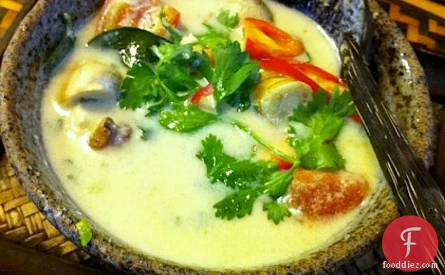 थाई नारियल चिकन सूप पकाने की विधि