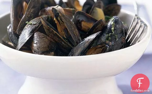 Mussels in Spicy Coconut Broth