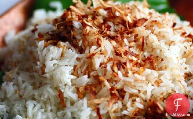 चावल कुकर के बिना पूरी तरह से पका हुआ नारियल चमेली चावल