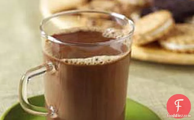 गर्म चॉकलेट-कारमेल कॉफी