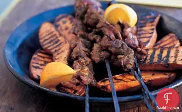 कोस्टा रिकान कॉफी शीशे का आवरण के साथ पोर्क टेंडरलॉइन