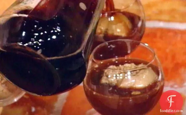 कॉफी आइसक्रीम कॉफी में डूब गई (एफ़ोगेटो सेमीफ़्रेडो कोविग्लिया)