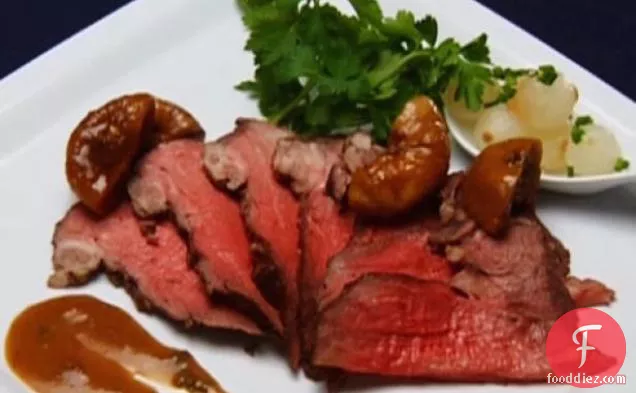 कोस्टा रिकान कॉफी बाल्समिक अंजीर शीशे का आवरण के साथ बीफ टेंडरलॉइन