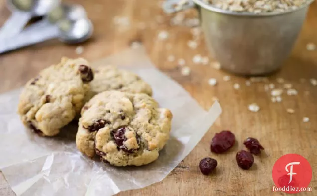 Healthy Holiday Cranberry Oatmeal Cookies