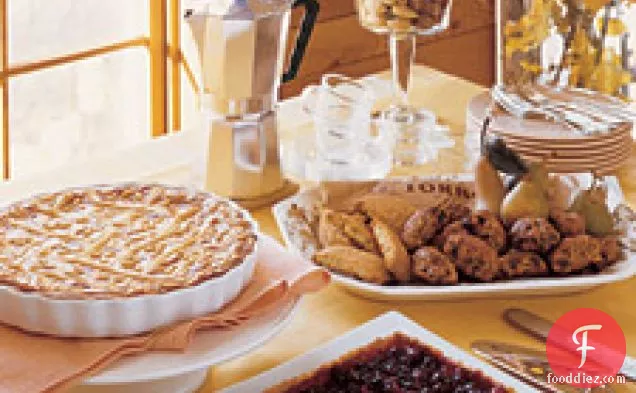 क्रेम फ्रैची व्हीप्ड क्रीम के साथ क्रैनबेरी टार्ट