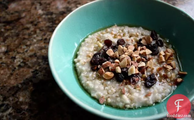 Overnight Oatmeal With Almonds And Dried Cranberries