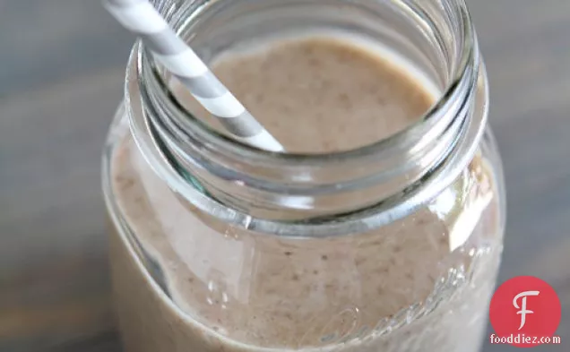 Almond Milk-shake With Oats & Dates