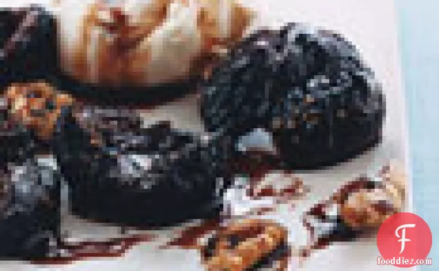 Figs with Balsamic Vinegar, Mascarpone, and Walnuts