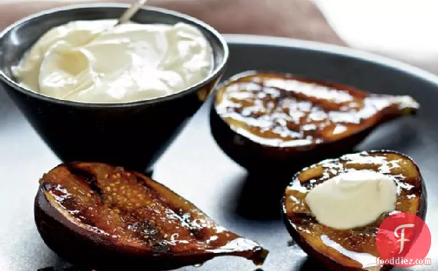 Caramelized Fresh Figs with Sweet Cream