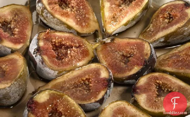 Baked Figs with Cinnamon and Honey