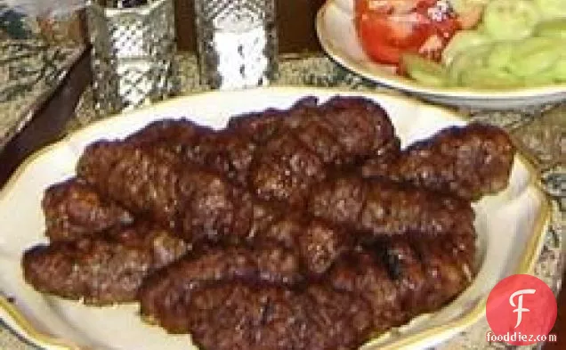 रोमानियाई ग्रील्ड कीमा बनाया हुआ मांस रोल