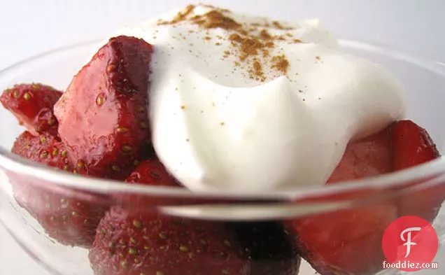 Strawberries With Sour Cream
