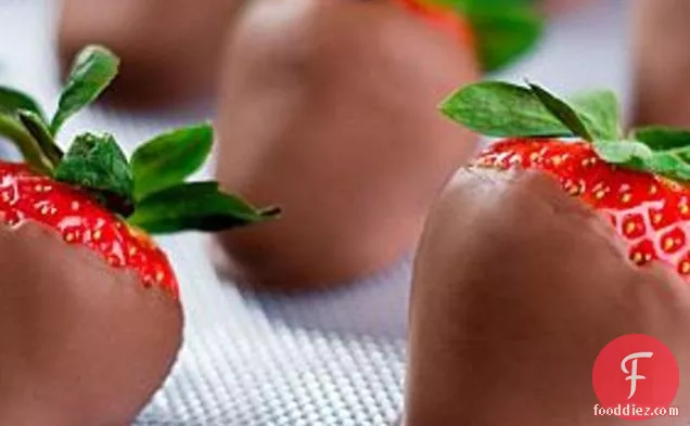 चॉकलेट कवर स्ट्रॉबेरी