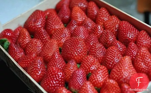 स्ट्रॉबेरी जमे हुए दही