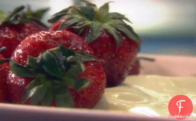 Fresh Strawberries with Sweet Sour Cream and Red Wine Sauce