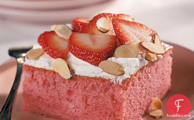 ताजा स्ट्रॉबेरी केक