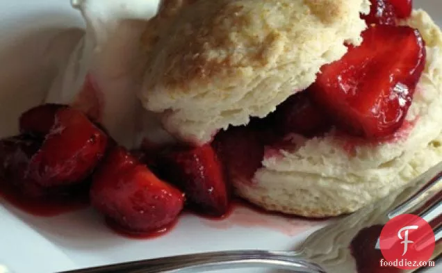 Strawberries With Cream And Biscuits