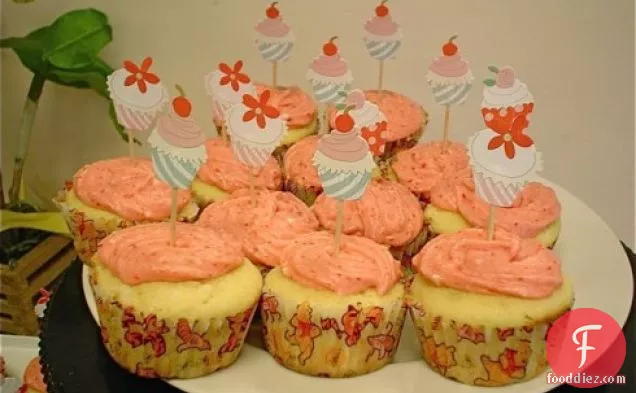 Vanilla Cupcakes With Strawberry Buttercream