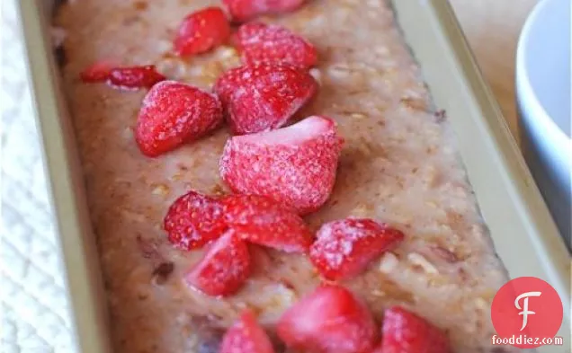 दालचीनी-चीनी स्ट्रॉबेरी स्टील कट ओट लोफ