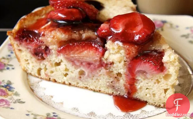 भुना हुआ स्ट्रॉबेरी छाछ केक