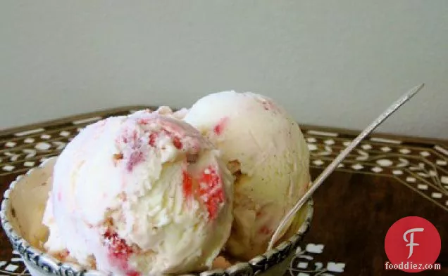 स्ट्रॉबेरी भंवर आइसक्रीम