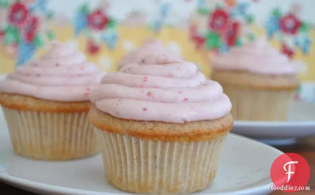 Strawberry Cupcakes With Strawberry Cream Cheese Frosting