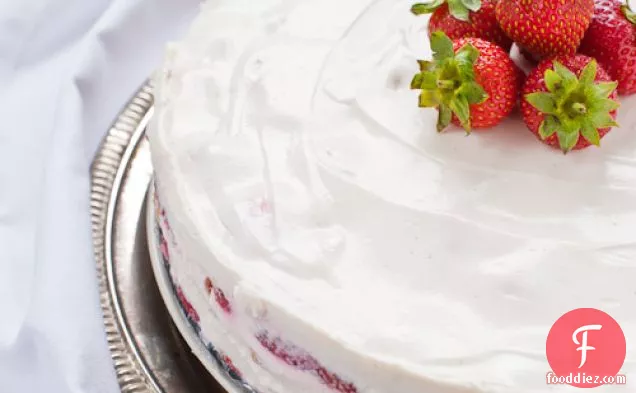 स्ट्रॉबेरी स्पंज केक
