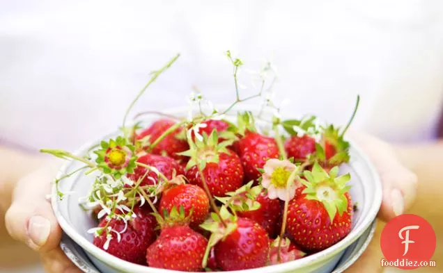 Strawberry Tartlets With Mascarpone Cream