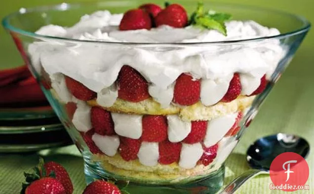 Strawberry-Sugar Biscuit Trifle