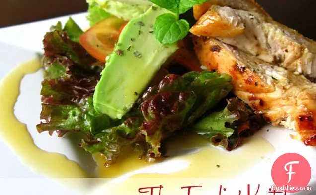 आम ड्रेसिंग के साथ चिकन सलाद