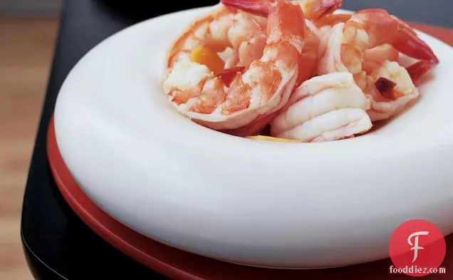 मीठी-मसालेदार थाई डिपिंग सॉस के साथ अदरक झींगा