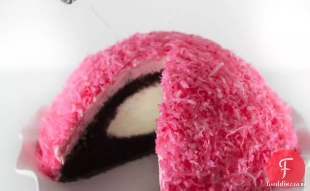 गुलाबी स्नोबॉल केक