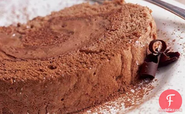 लाइट ' एन ' क्रीमी चॉकलेट केक रोल