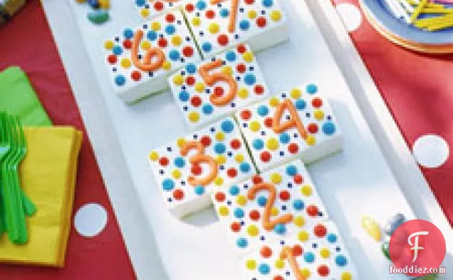 पोल्का-डॉट जन्मदिन का केक