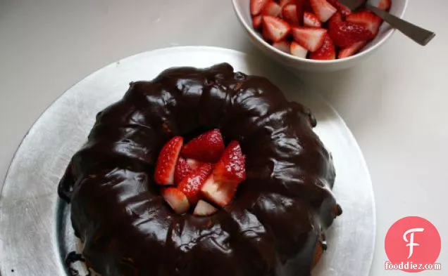 दालचीनी-चॉकलेट रिबन केक